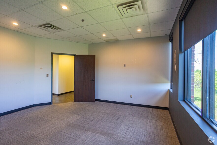 More Photos Of 14001 McAuley Blvd, Oklahoma City Medical For Lease