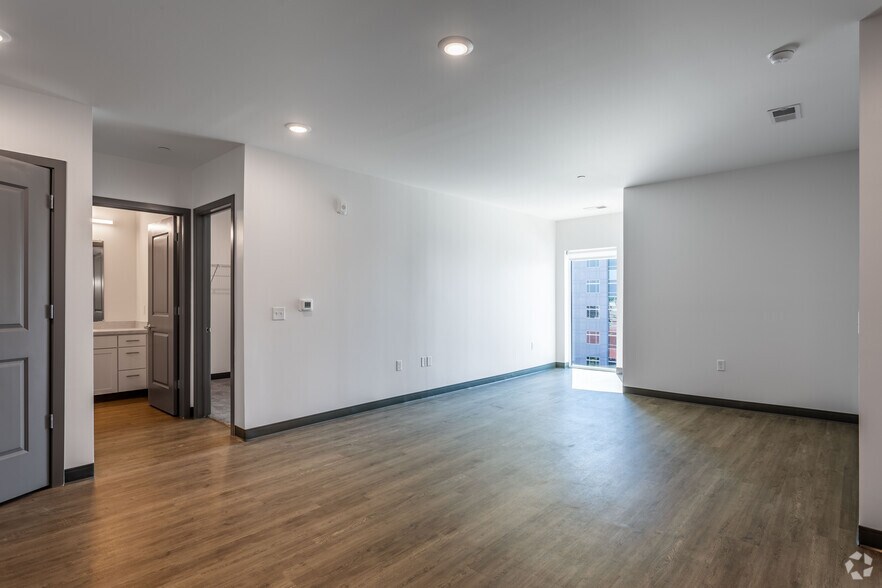 More Photos Of 366 E Broad St, Columbus Apartments For Lease