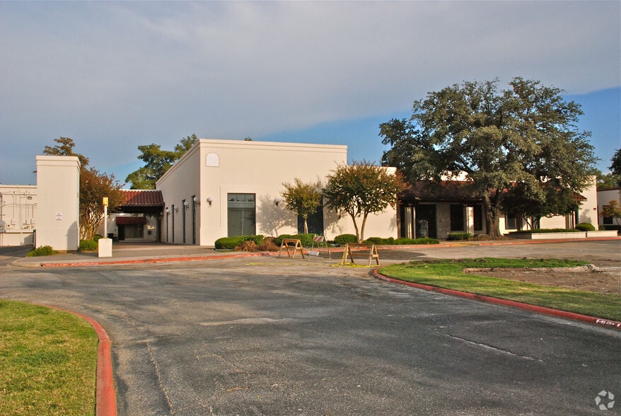 More Photos Of 3501 N Macarthur Blvd, Irving Medical For Sale