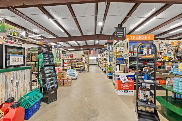 More Photos Of 691 N Hill St, Tatum Flex For Sale