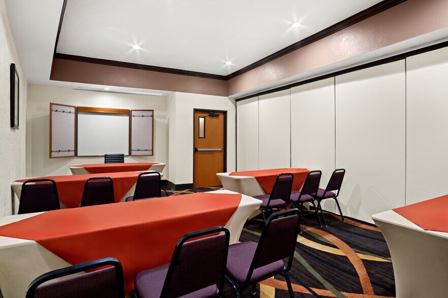 More Photos Of 996 E Interstate 30, Rockwall Hotel For Sale