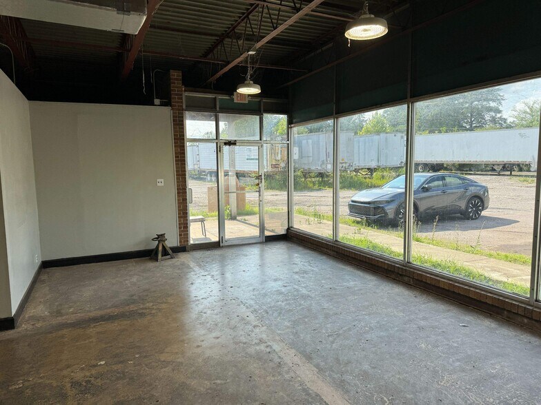 More Photos Of 2 17th St W, Birmingham Warehouse For Sale