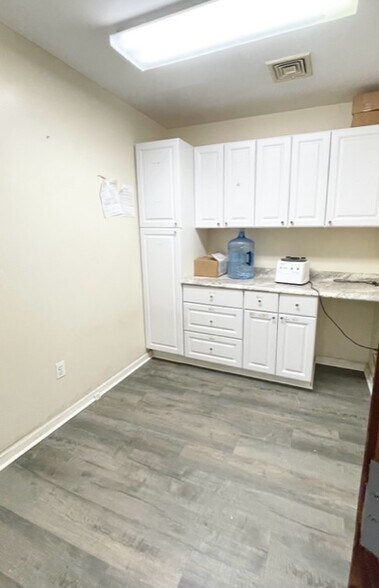 More Photos Of 175 7th Ave, Brooklyn Storefront Retail Residential For Lease