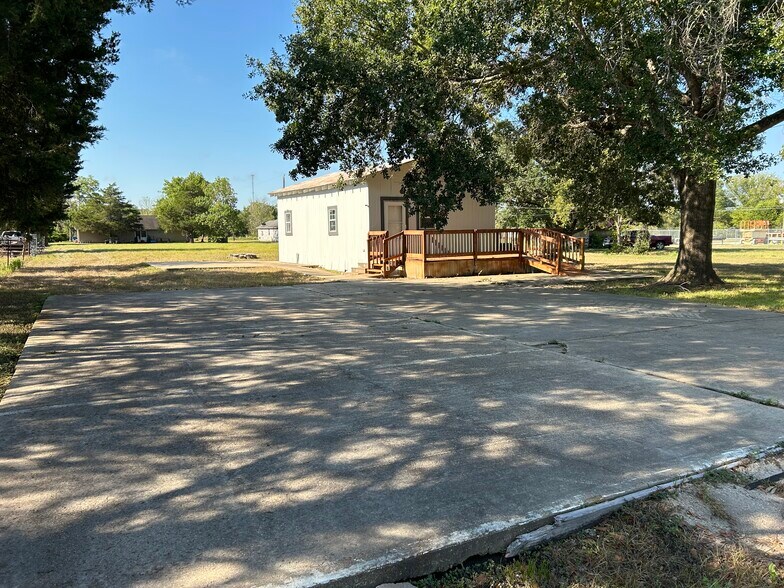 More Photos Of 1006 Spur 515 St, Navasota Restaurant For Lease
