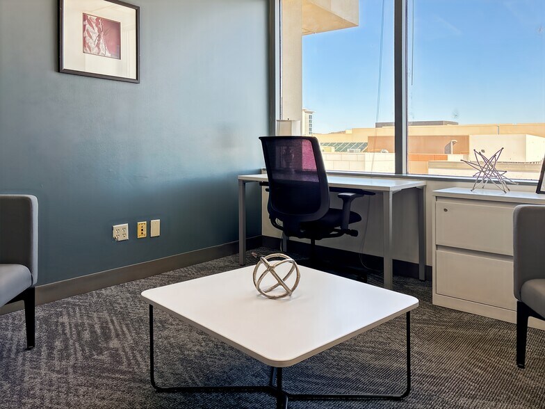 More Photos Of 7150 E Camelback Rd, Scottsdale Coworking Space