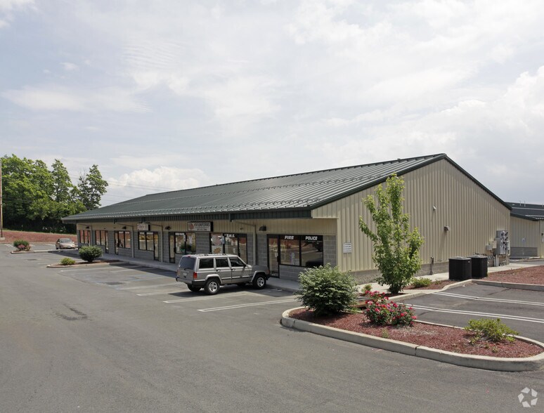 More Photos Of 50 Carpenter Ave, Middletown General Retail For Lease