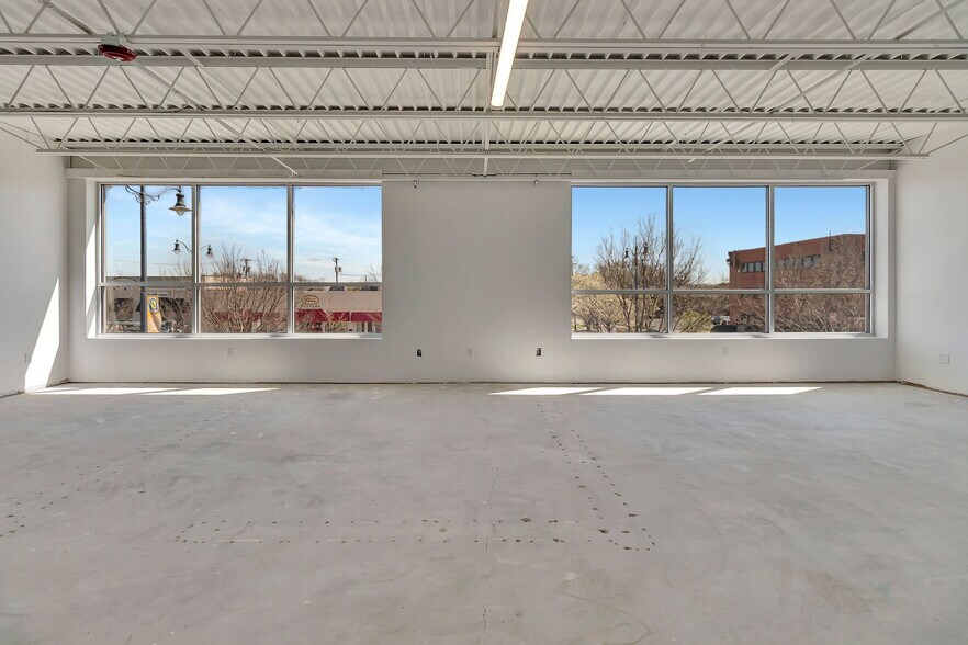 More Photos Of 2533-2537 Far Hills Ave, Oakwood Storefront Retail Office For Lease