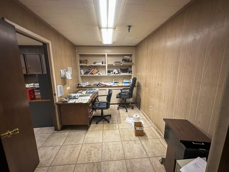 More Photos Of 101 Anvil St, Jacksonville Warehouse For Sale