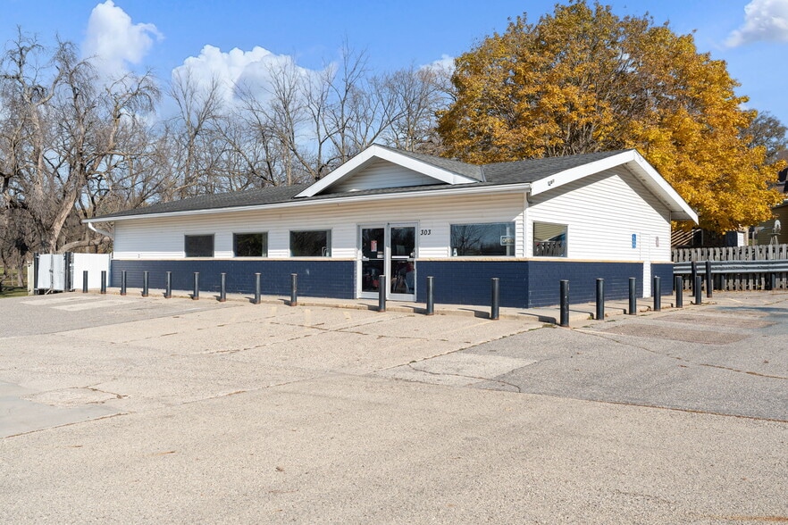 More Photos Of 303 NE Mineral Spring Rd, Owatonna General Retail For Sale