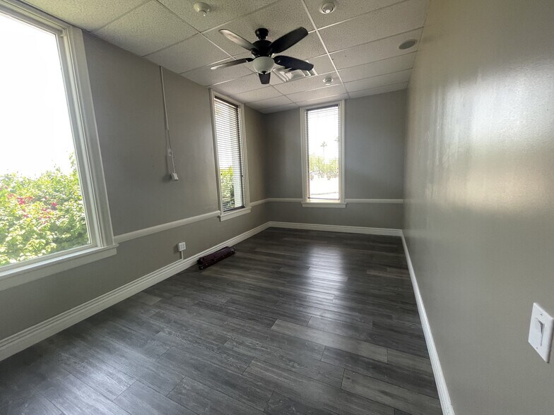 More Photos Of 10702 W Peoria Ave, Sun City Freestanding For Lease