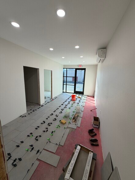 More Photos Of 21 N Skipworth Rd, Spokane Valley Showroom For Lease