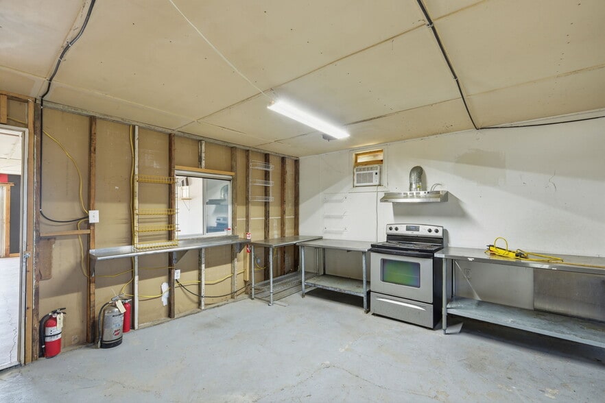 More Photos Of 110 County Road 421, Thorndale Freestanding For Sale