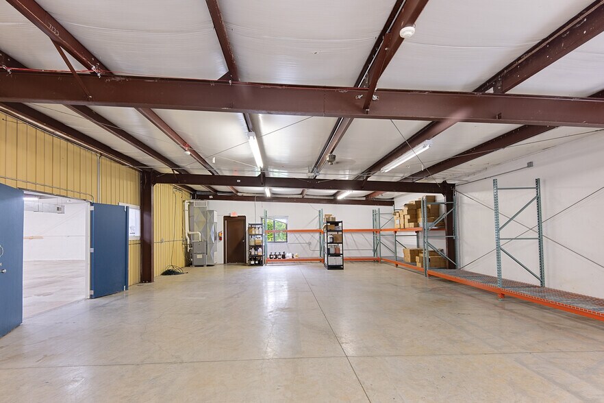 More Photos Of 1138 State St, Green Bay Warehouse For Sale