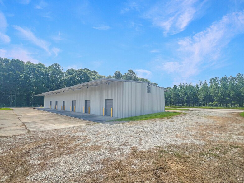 More Photos Of 800 Industrial Cir, Phenix City Distribution For Sale