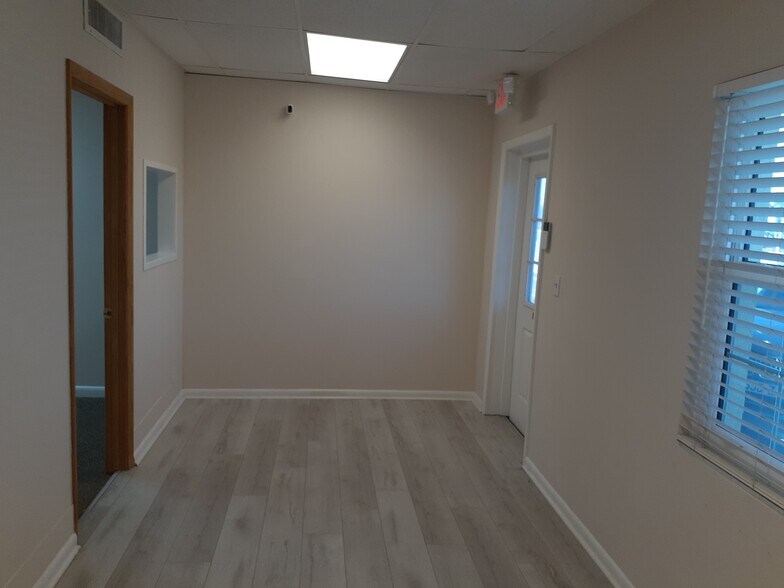 More Photos Of 7120-7190 Seminole Blvd, Seminole Office For Lease