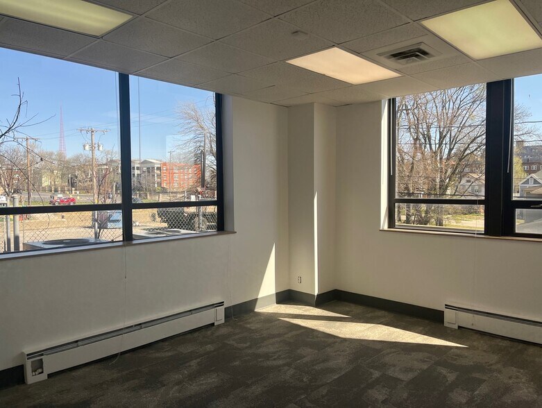 More Photos Of 3917 Broadway St, Kansas City Office For Lease