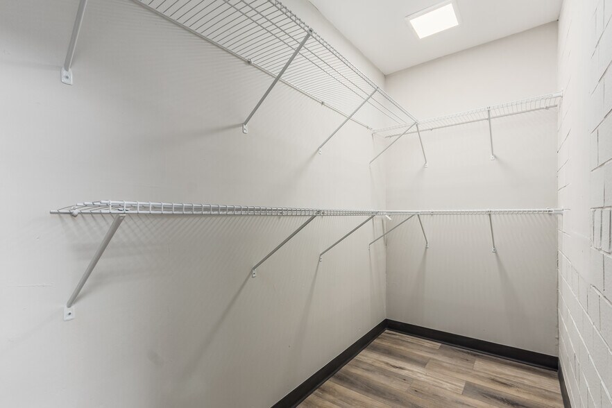 More Photos Of 1251 W Broad St, Columbus Storefront Retail Office For Sale