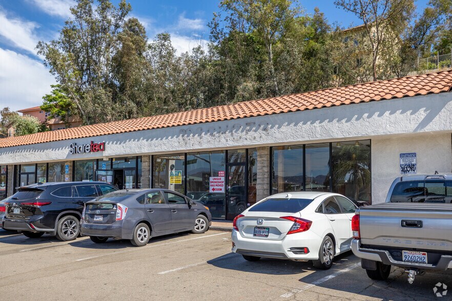 More Photos Of 945 W Valley Pky, Escondido Unknown For Lease