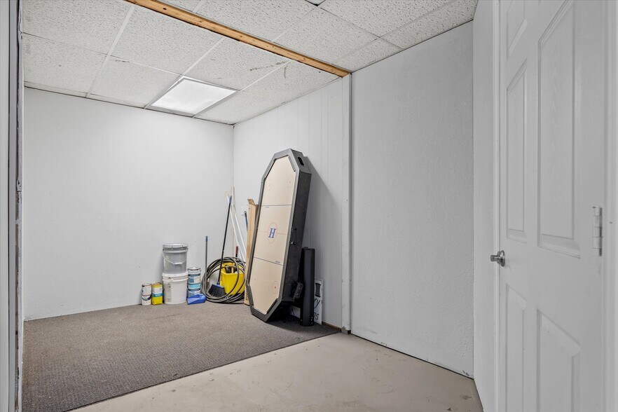 More Photos Of 203 N Spring St, Grand Saline Office For Sale