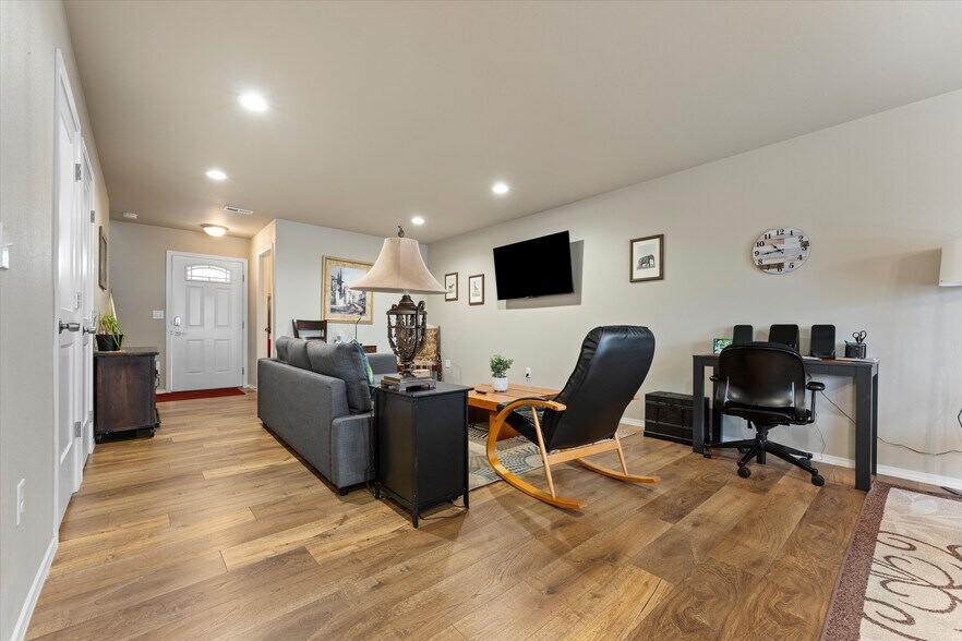More Photos Of 2729 W Marina Dr, Moses Lake Apartments For Sale