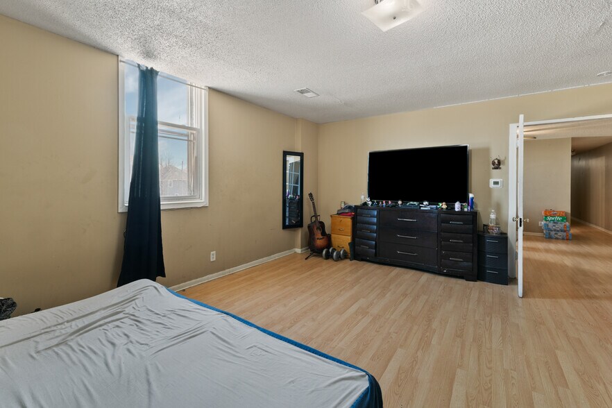 More Photos Of 2319 Vinton St, Omaha Office Residential For Sale