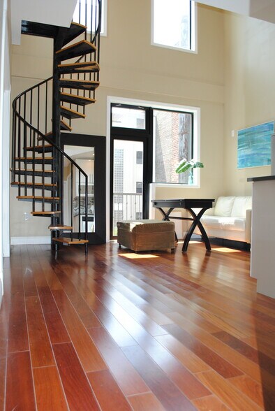 More Photos Of 276 Grand St, Brooklyn Storefront Retail Residential For Lease