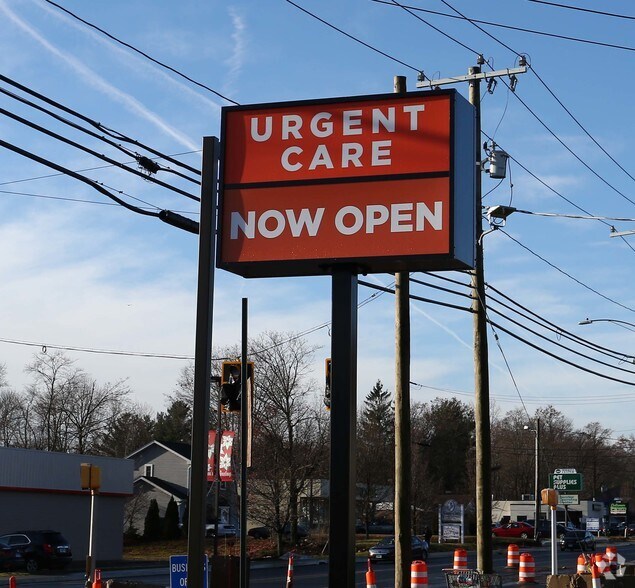 More Photos Of 1215 Farmington Ave, Bristol Restaurant For Lease