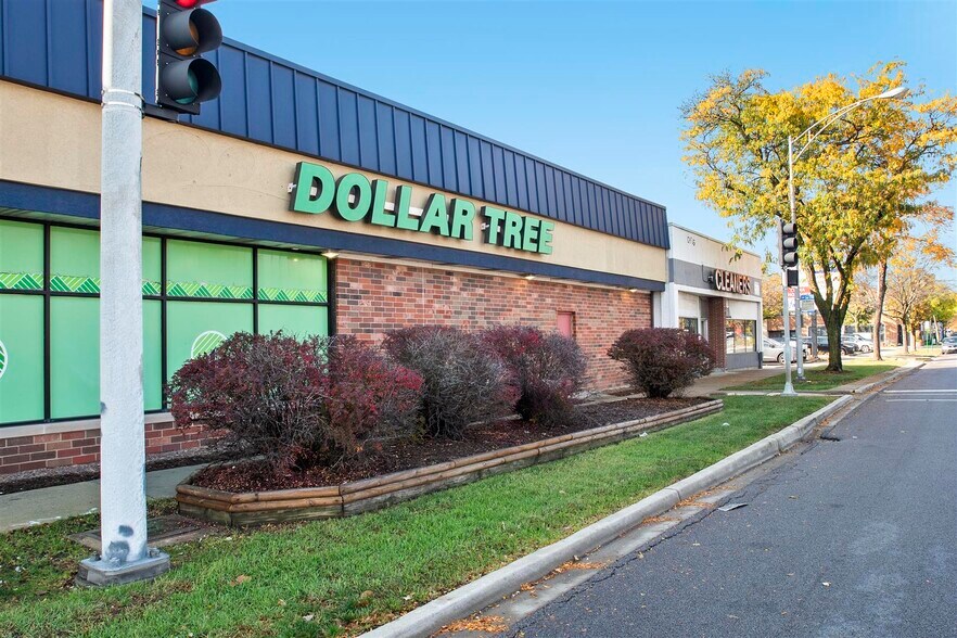 More Photos Of 6301-6405 North Ave, Oak Park Unknown For Lease