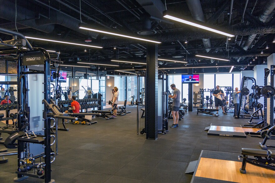 More Photos Of 233 S Wacker Dr, Chicago Coworking Space