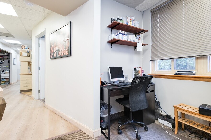 More Photos Of 4400 MacArthur Blvd NW, Washington Office For Sale
