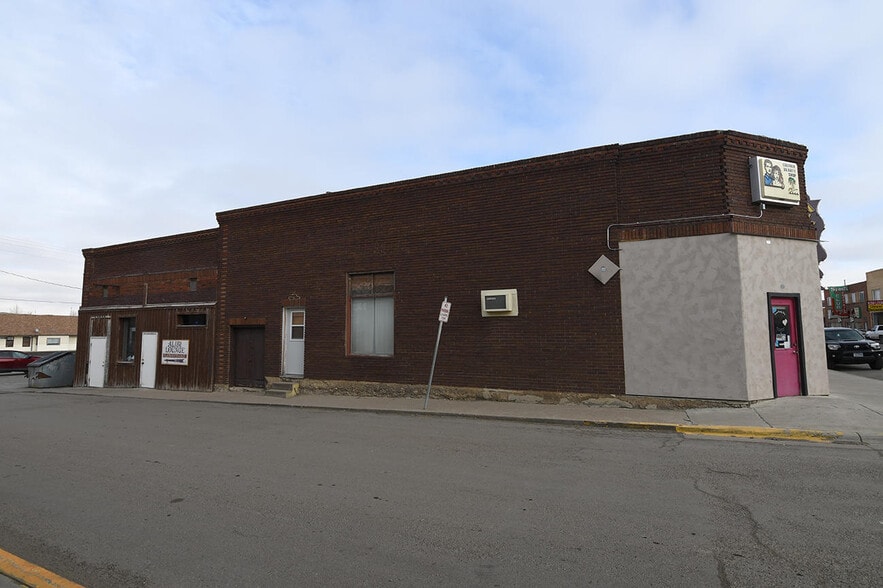 More Photos Of 239 Main St, Shelby Bar For Sale