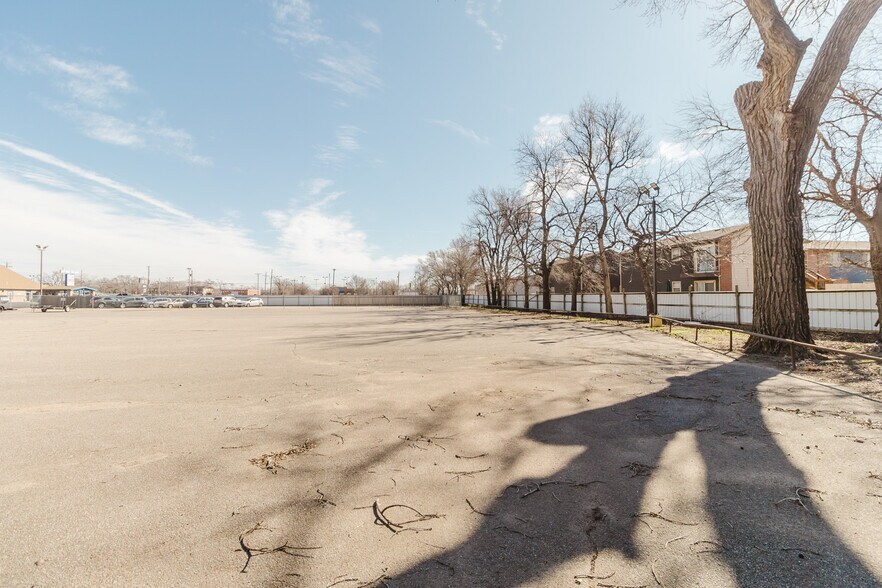 More Photos Of 3101 S Broadway St, Wichita Freestanding For Sale