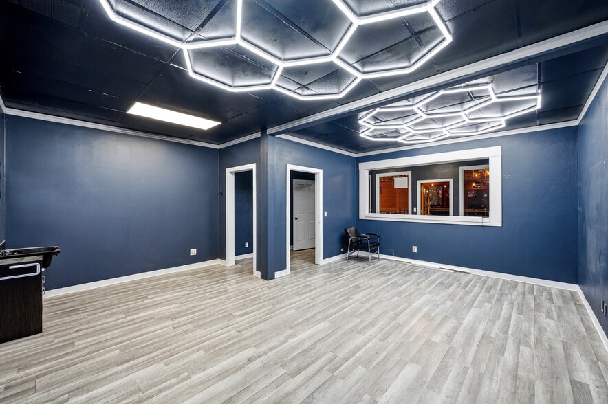 More Photos Of 162-170 W Main St, Whitewater Storefront Retail Residential For Sale