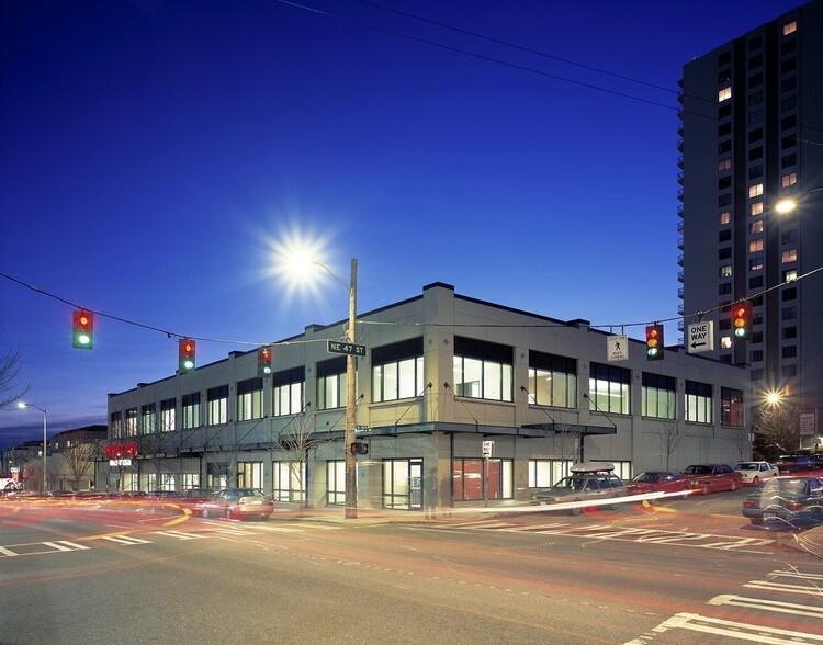 More Photos Of 4555 Roosevelt Way NE, Seattle Office For Lease