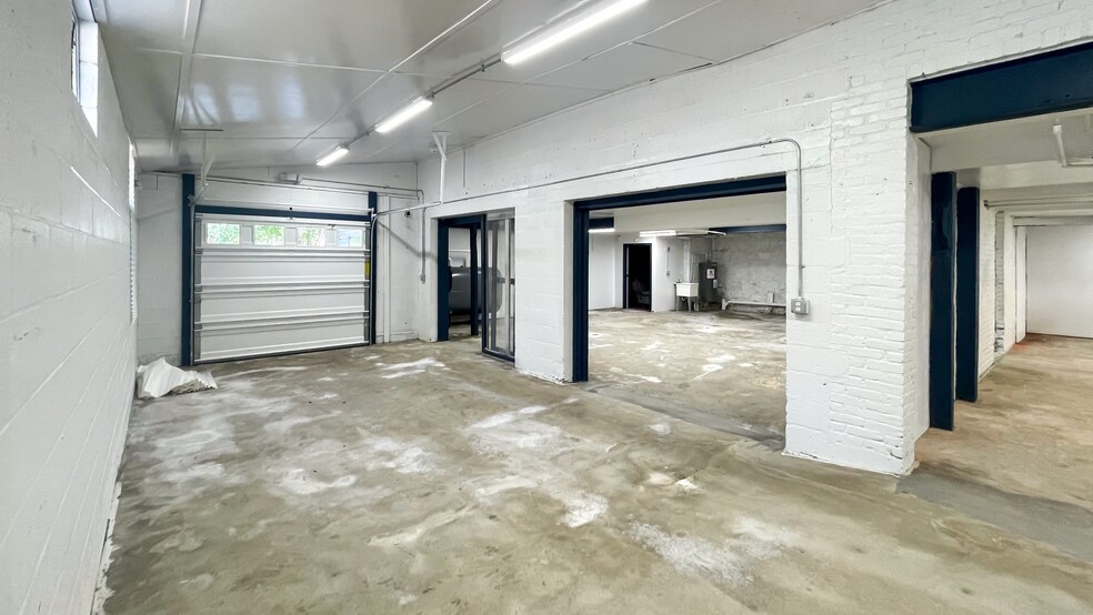 More Photos Of 554 Main St, Oakville Storefront Retail Office For Lease