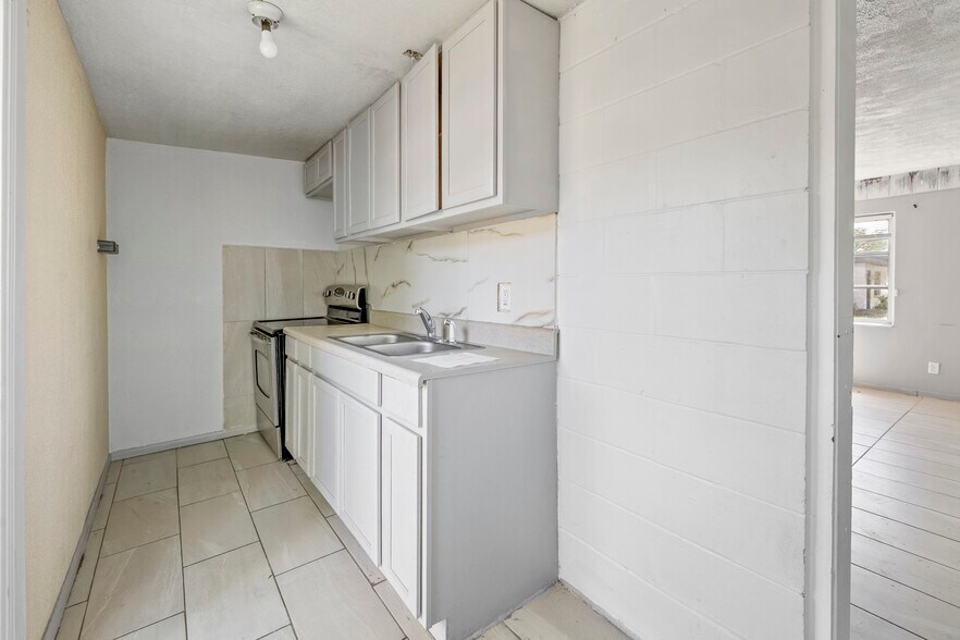 More Photos Of 11720 N 15th St, Tampa Apartments For Sale