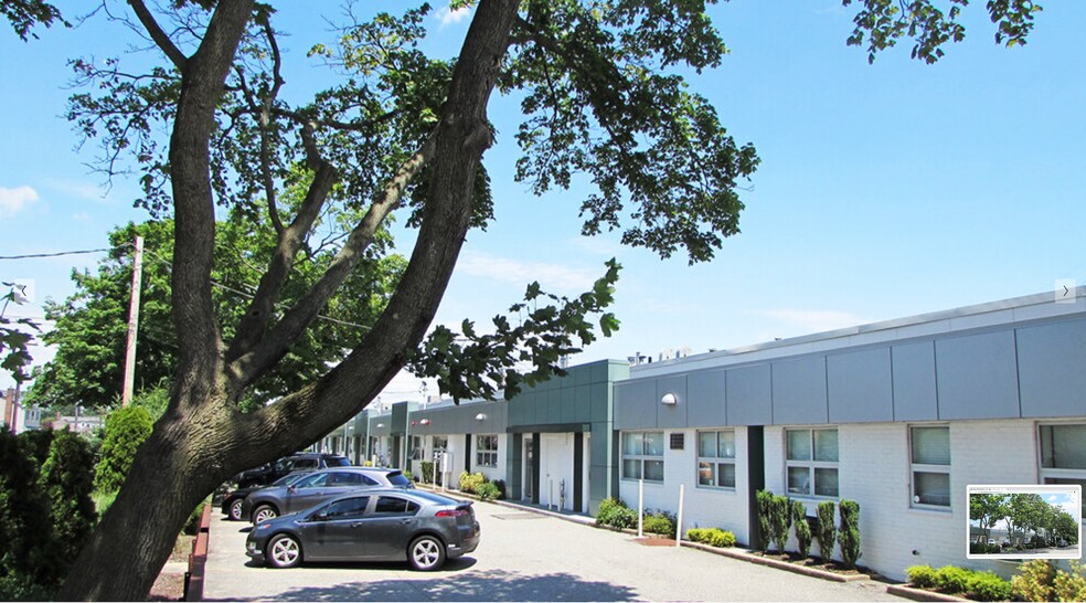 More Photos Of 201-223 Park Ave, Hicksville Warehouse For Lease