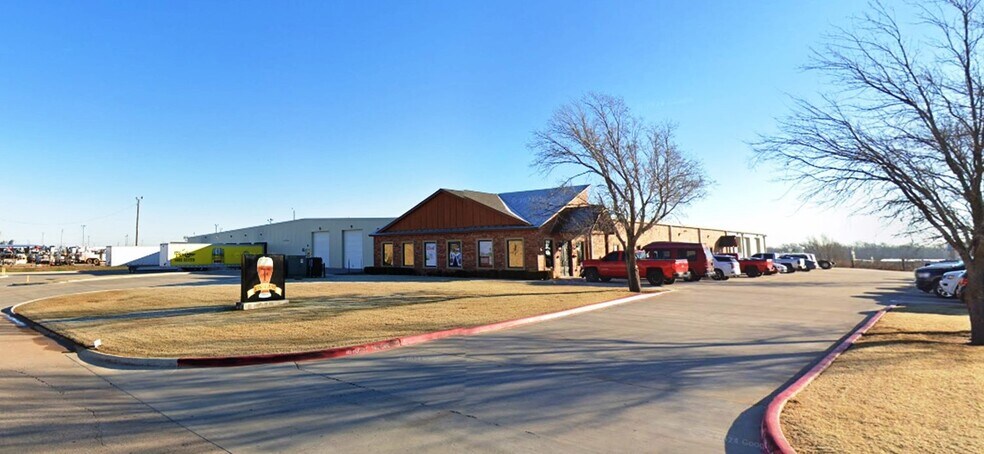Primary Photo Of 400 SE Stafford St, Lawton Distribution For Sale