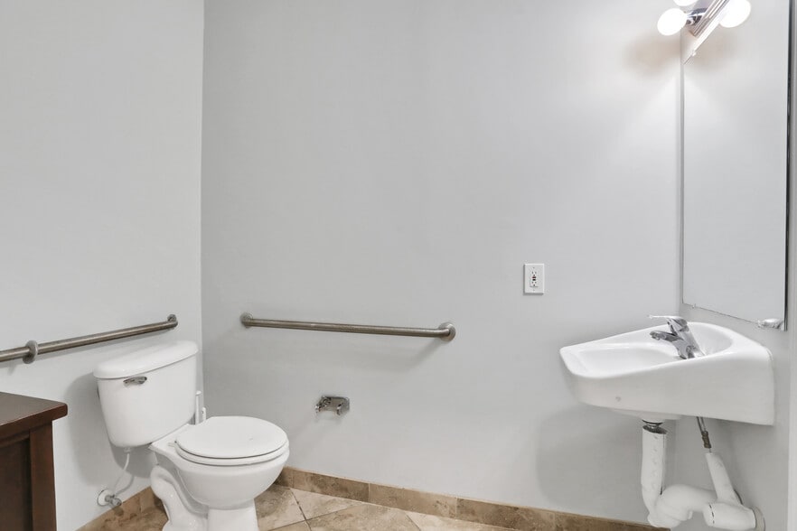 More Photos Of 6277 Dupont Station Ct, Jacksonville Medical For Sale