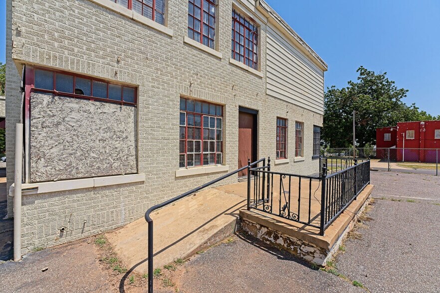 More Photos Of 400 SW 28th St, Oklahoma City Specialty For Sale