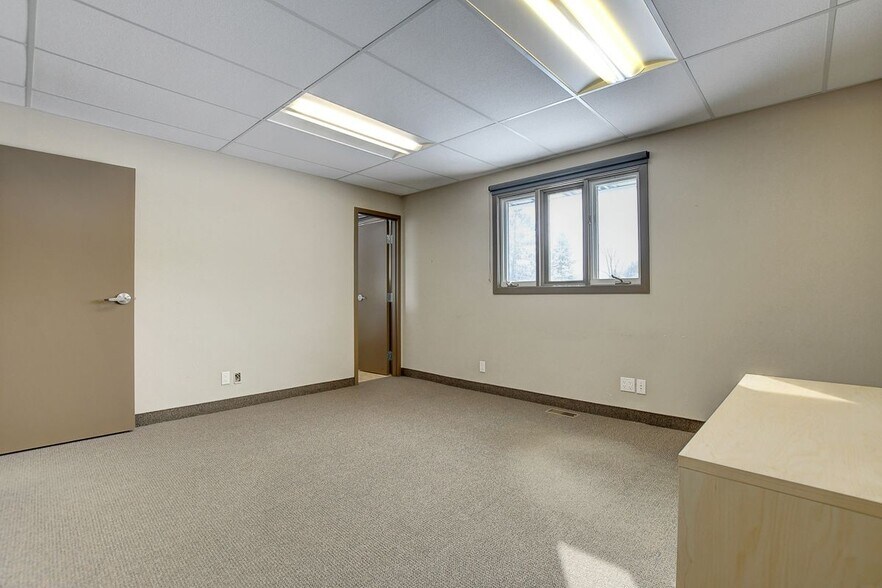 More Photos Of 2991 Carp Rd, Ottawa Office For Lease