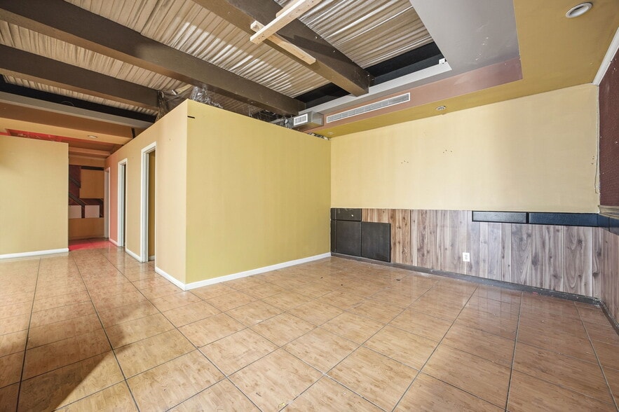 More Photos Of 136-21 41st Ave, Flushing Storefront Retail Office For Sale