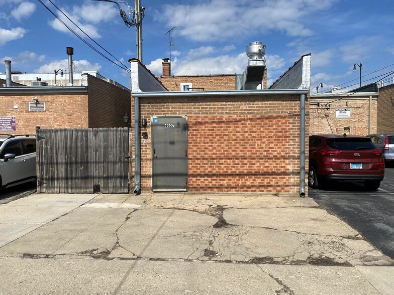 More Photos Of 4907 Oakton St, Skokie Restaurant For Sale