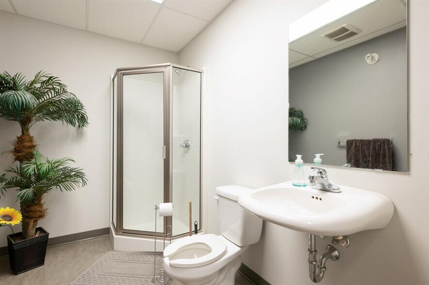 More Photos Of 380 Mackenzie Blvd, Fort McMurray Warehouse For Lease