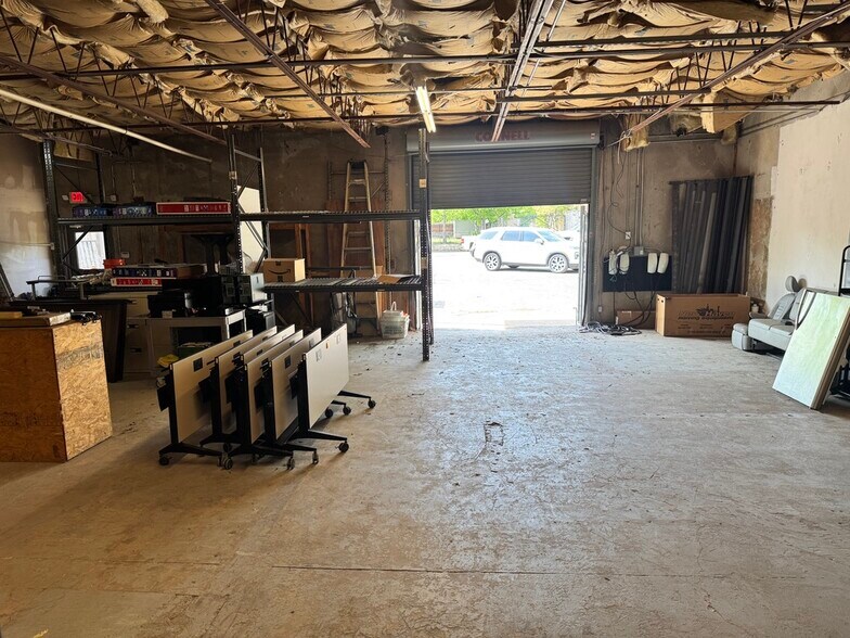 More Photos Of 306 Bluff st, Granbury Industrial For Lease