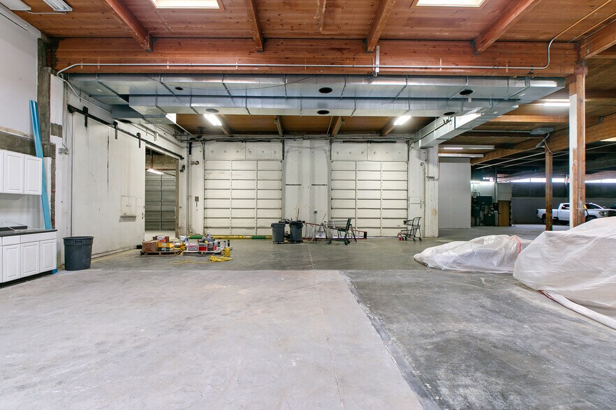 More Photos Of 5805 SW Hood Ave, Portland Warehouse For Lease
