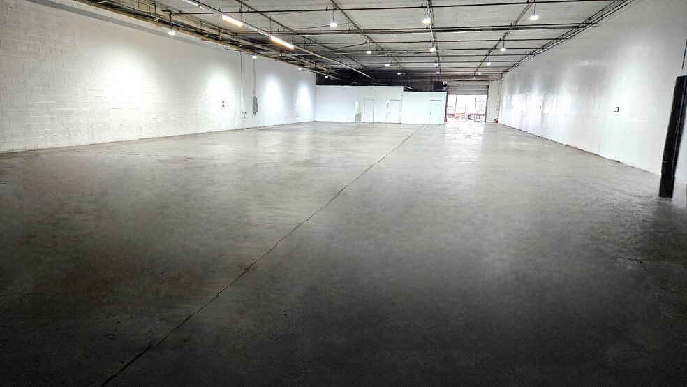 More Photos Of 1100 E 16th St, Los Angeles Warehouse For Lease