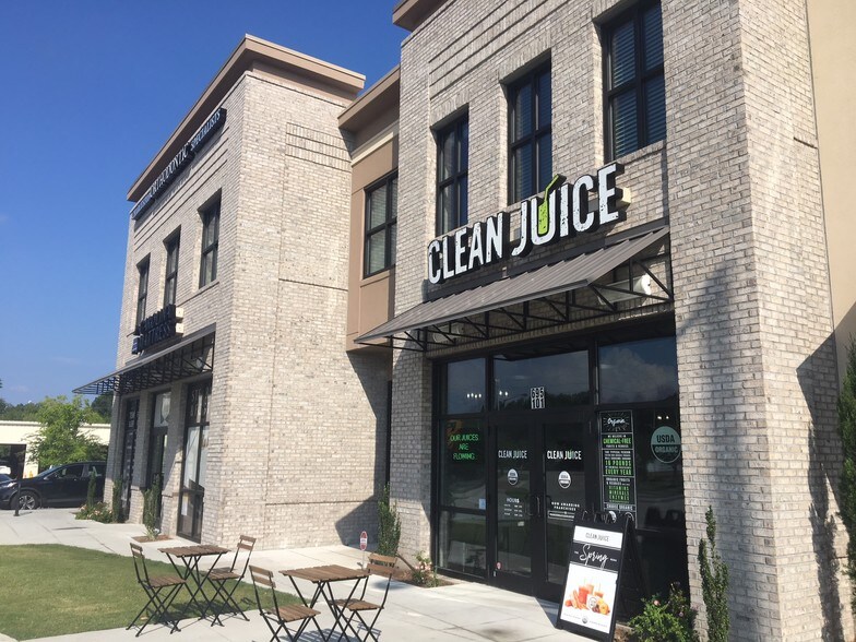 More Photos Of 695 Johnnie Dodds Blvd, Mount Pleasant Storefront Retail Office For Lease