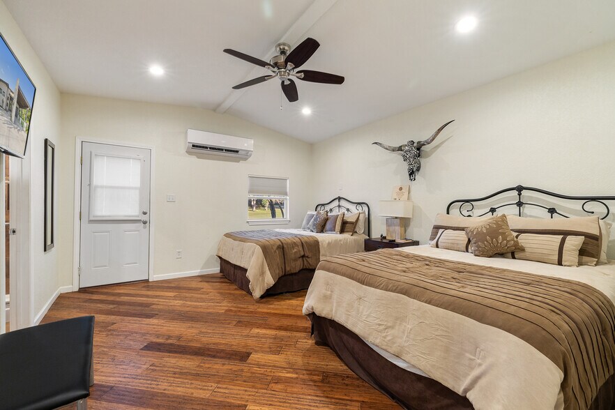 More Photos Of 101 Rolling Hills Rd, Blanco Specialty For Sale