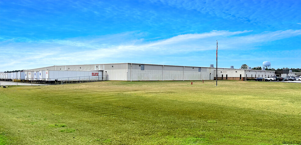 Primary Photo Of 942 W Park Rd, Selma Manufacturing For Lease